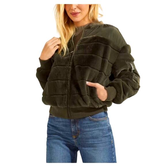 NWOT Guess Felicia Super Soft Olive Green Faux Fur Bomber Jacket Side Pockets XS - Picture 1 of 12